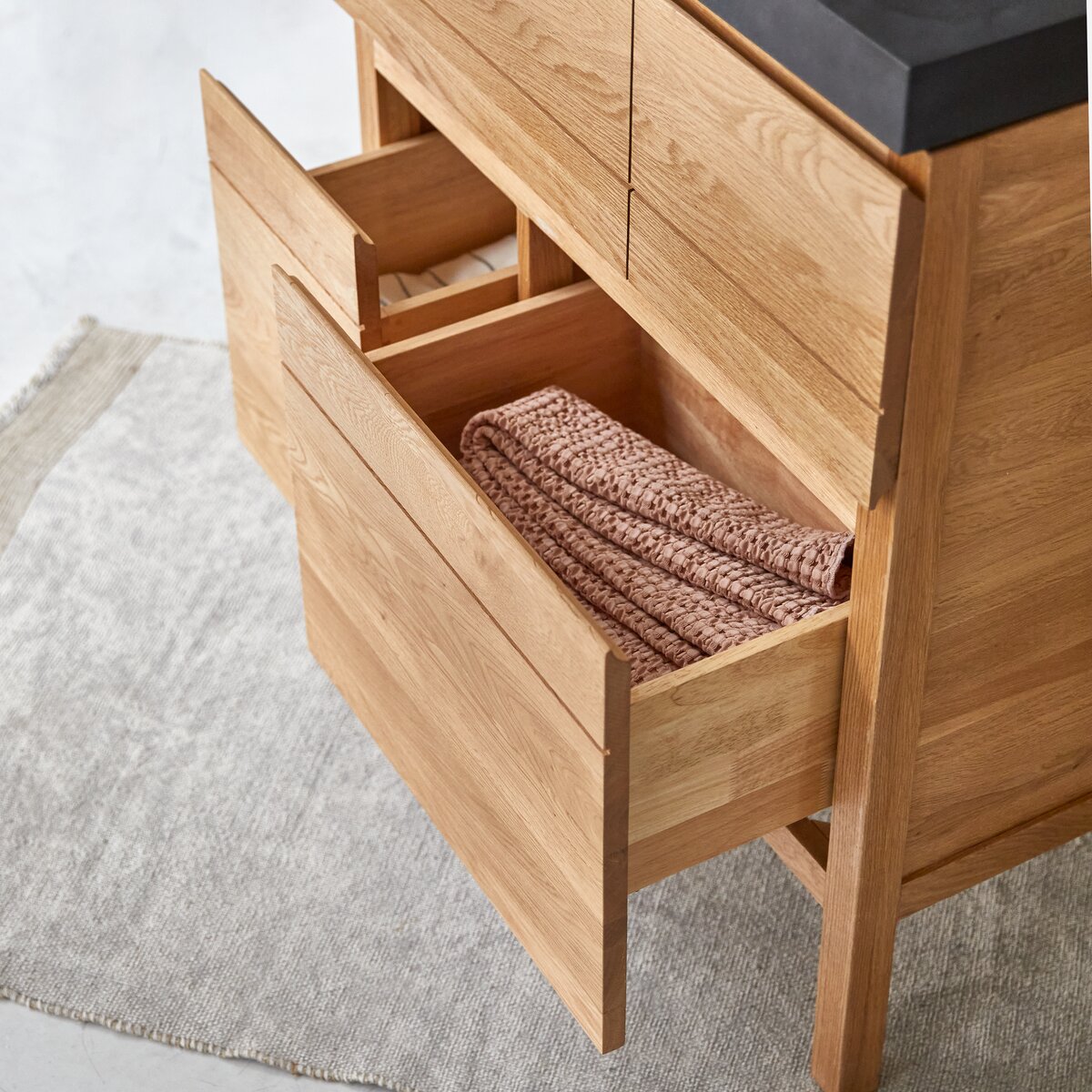 Easy - Badezimmermöbel aus massiver Eiche und Lavastein 80 cm Easy - Badezimmermöbel aus massiver Eiche und Lavastein 80 cm