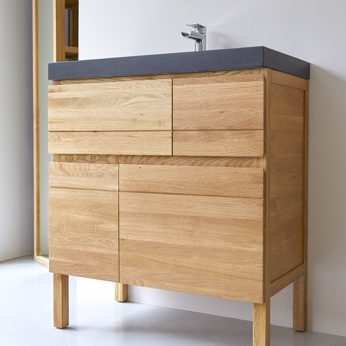 Easy - Badezimmermöbel aus massiver Eiche und Lavastein 80 cm Easy - Badezimmermöbel aus massiver Eiche und Lavastein 80 cm