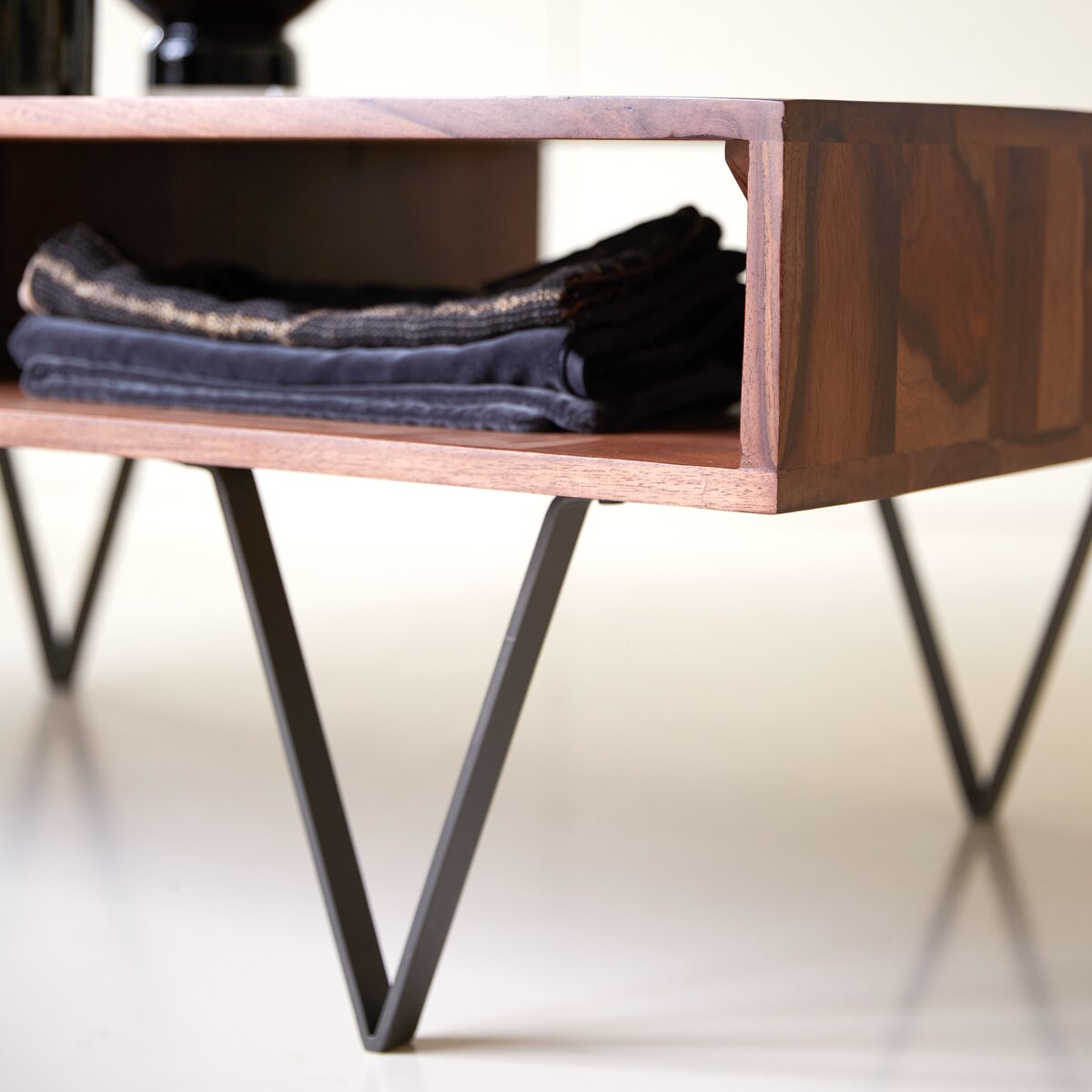 Metric - Couchtisch aus massivem Palisanderholz Metric - Couchtisch aus massivem Palisanderholz