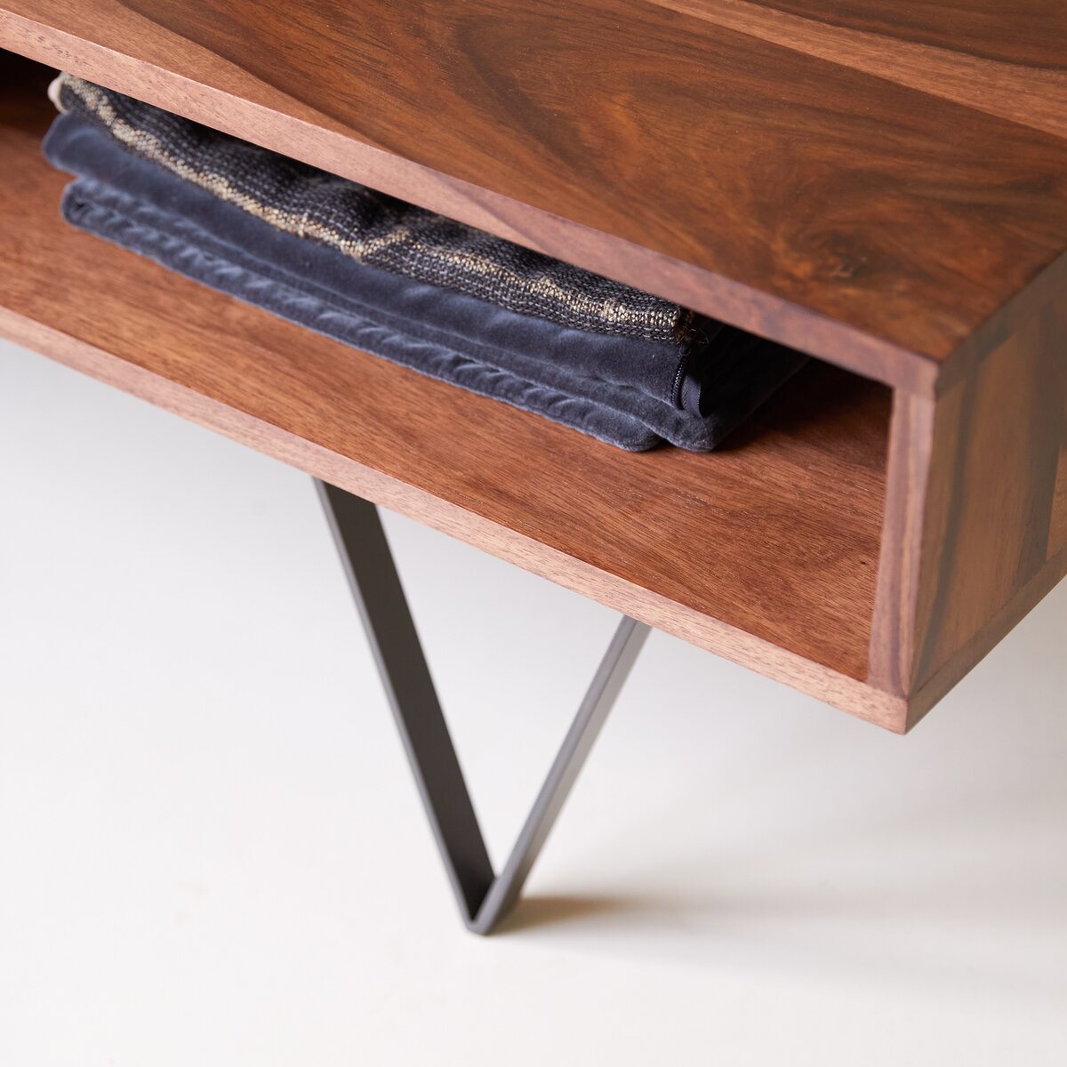 Metric - Couchtisch aus massivem Palisanderholz Metric - Couchtisch aus massivem Palisanderholz