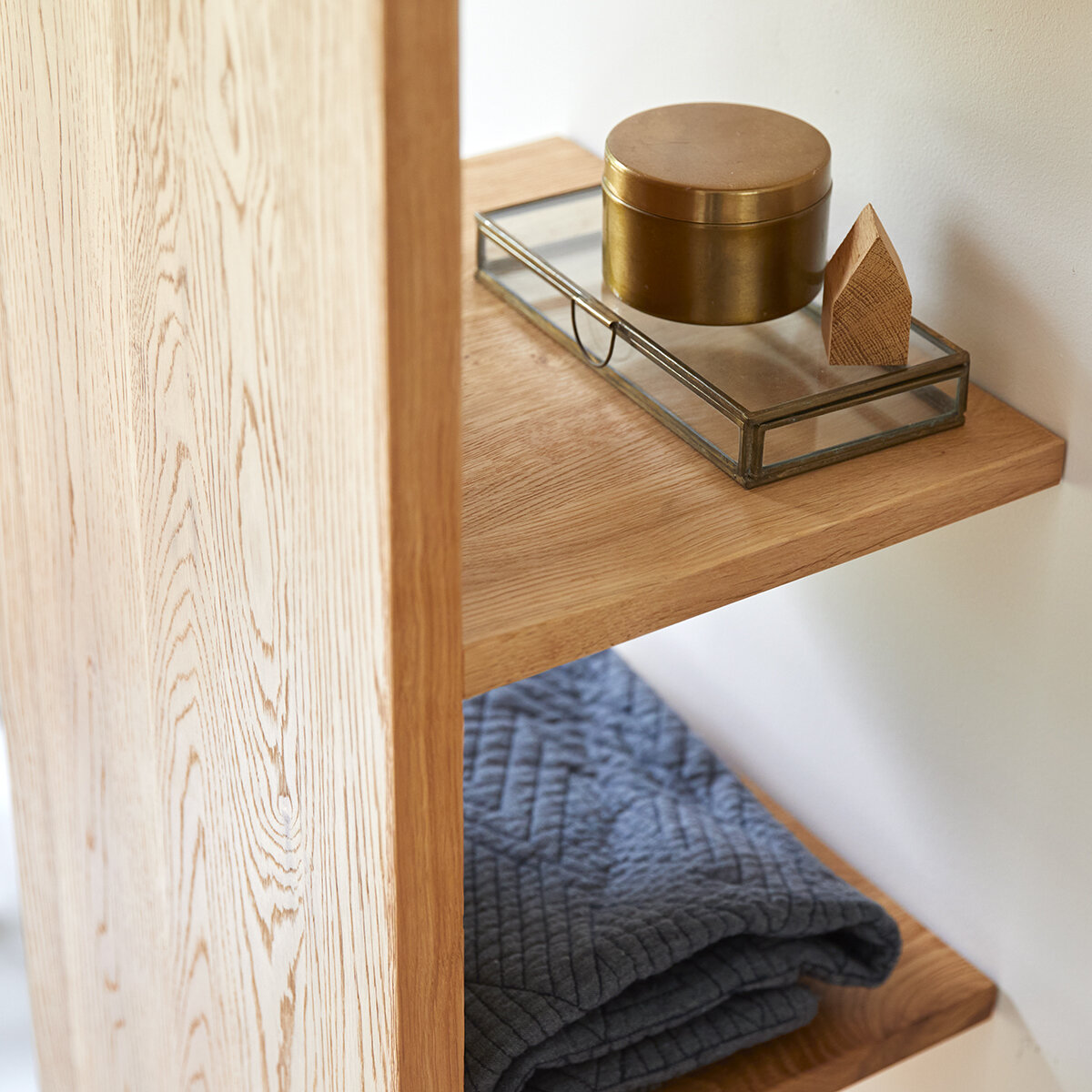 Easy - Hochschrank aus massivem Eichenholz Easy - Hochschrank aus massivem Eichenholz