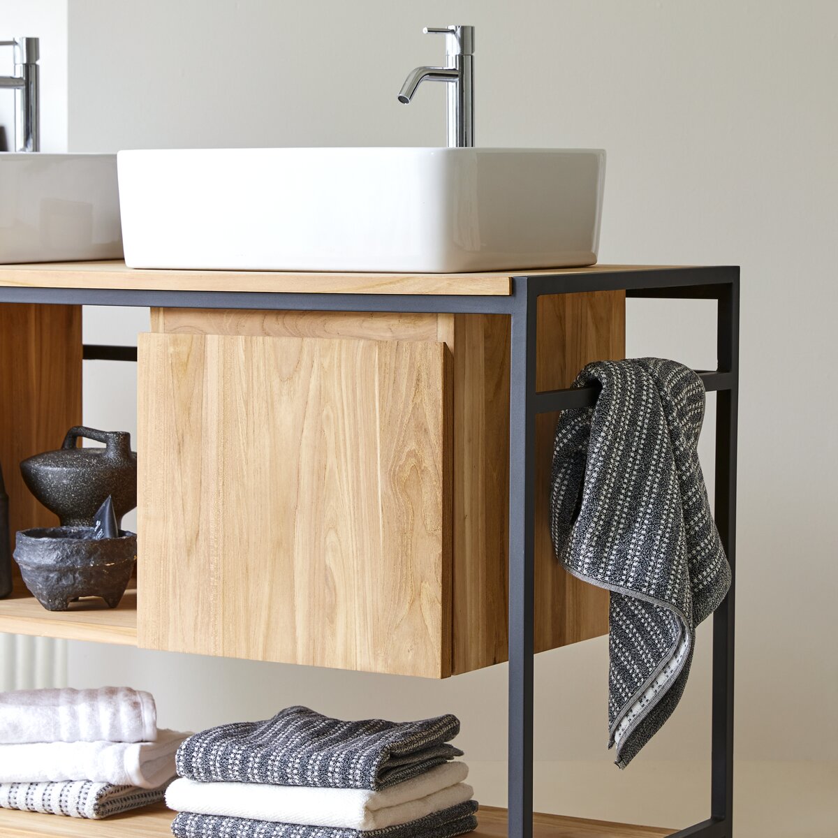 Michal - Mobile da bagno in teak massello e metallo 140 cm Michal - Mobile da bagno in teak massello e metallo 140 cm