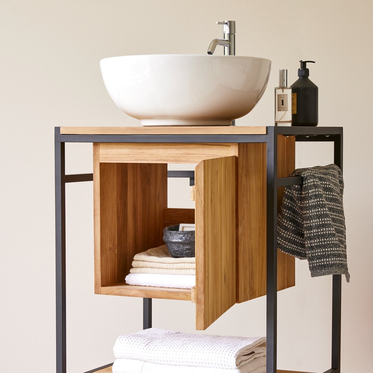 Michal - Waschtischunterschrank aus massivem Teakholz und Metall 60 cm Michal - Waschtischunterschrank aus massivem Teakholz und Metall 60 cm