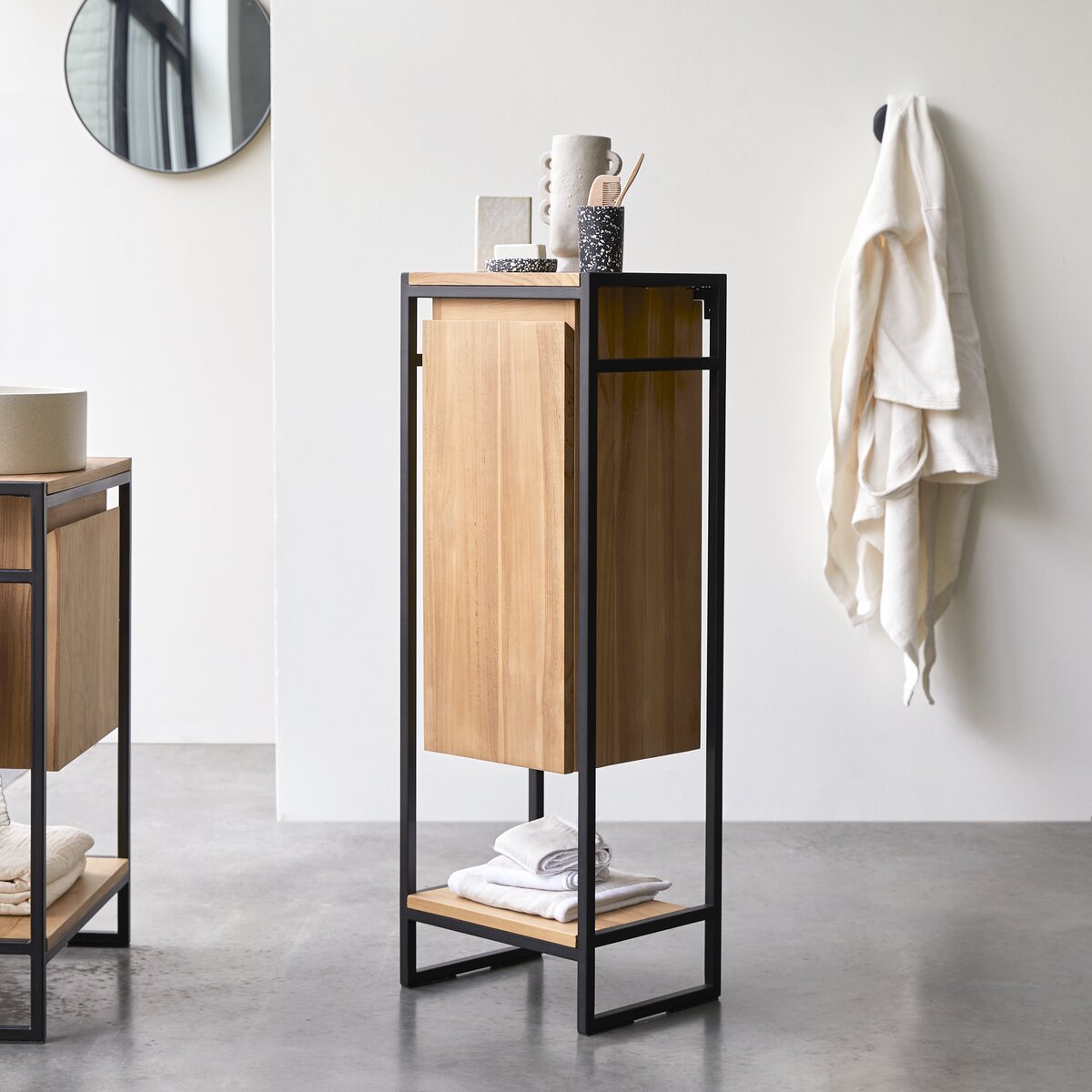 Michal - Mueble bajo en teca maciza y metal Michal - Mueble bajo en teca maciza y metal