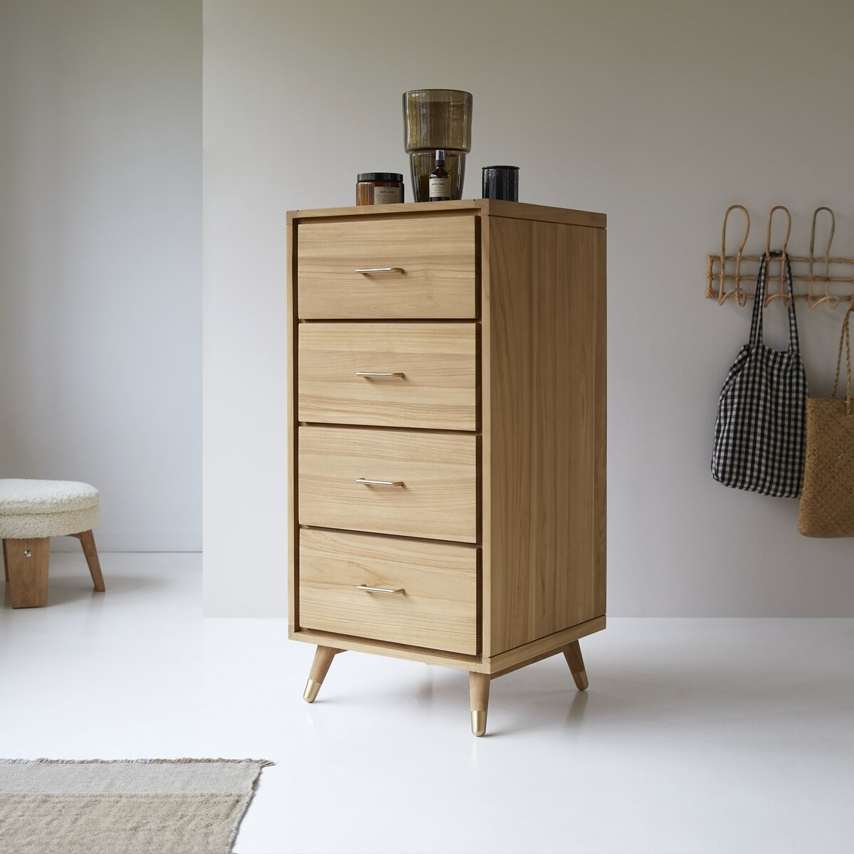 Kort - Hochkommode aus massivem Teakholz Kort - Hochkommode aus massivem Teakholz