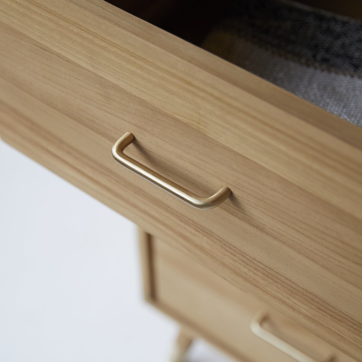 Kort - Hochkommode aus massivem Teakholz Kort - Hochkommode aus massivem Teakholz