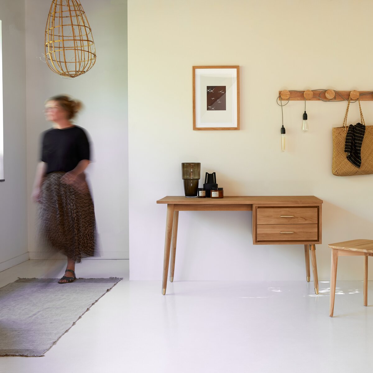 Kort - Schreibtisch aus massivem Teakholz Kort - Schreibtisch aus massivem Teakholz