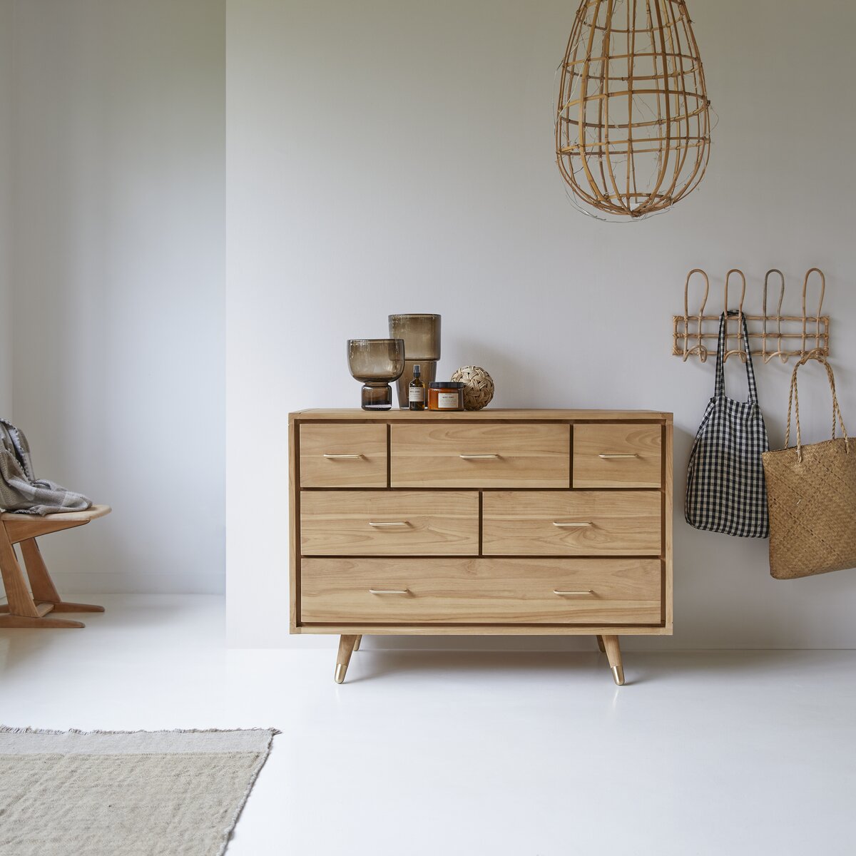 Kort - Kommode aus massivem Teakholz Kort - Kommode aus massivem Teakholz