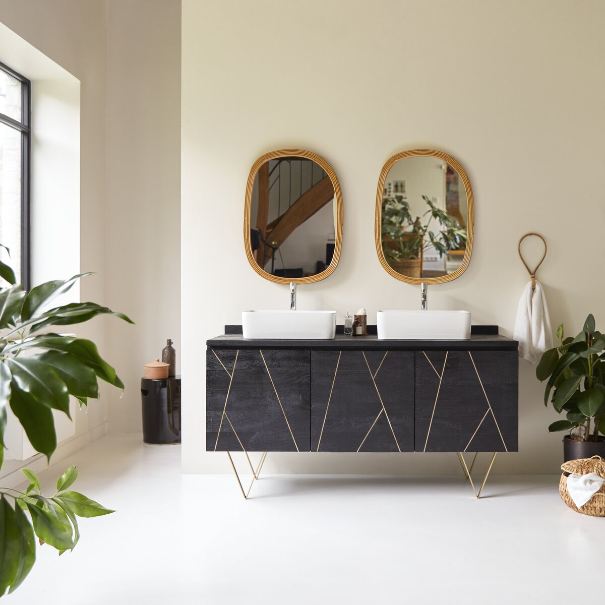 Liv - Mobile da bagno in mango massello 155 cm Liv - Mobile da bagno in mango massello 155 cm