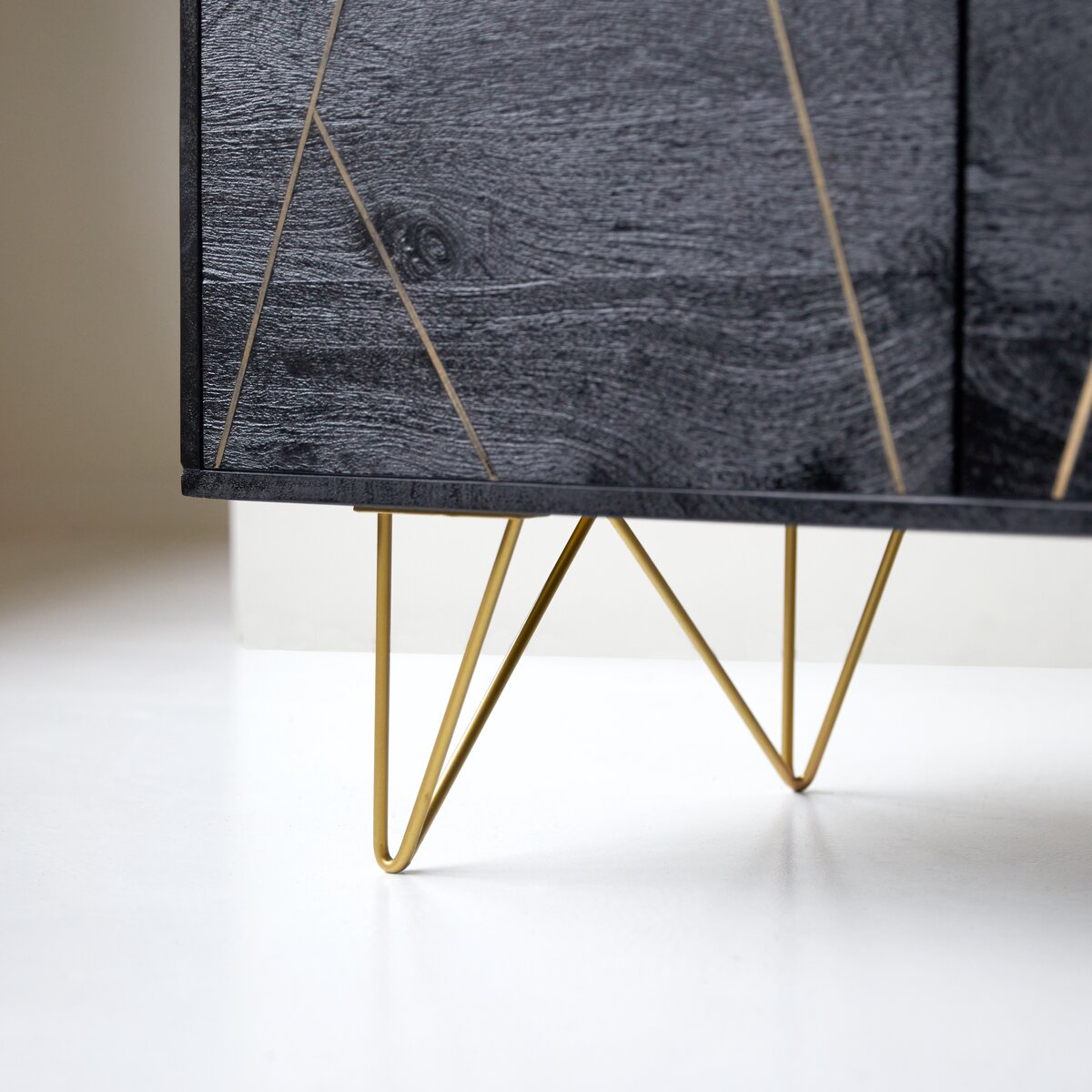 Liv - Aparador en madera de mango macizo 150 cm Liv - Aparador en madera de mango macizo 150 cm