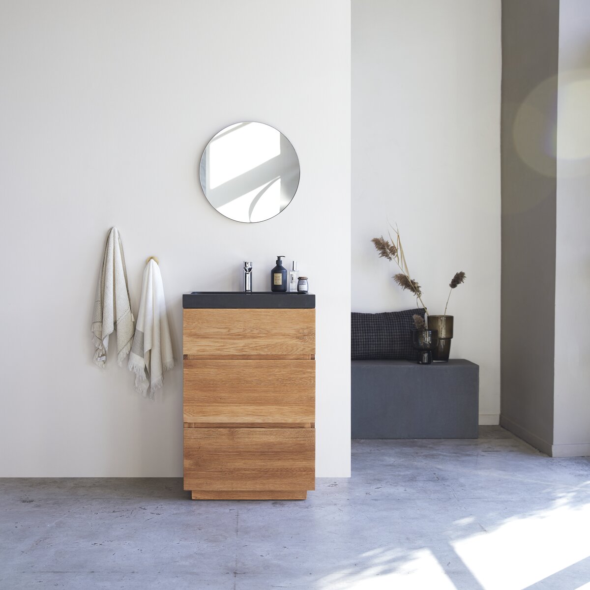 Karl - Mueble de baño en roble macizo y piedra de lava 60 cm Karl - Mueble de baño en roble macizo y piedra de lava 60 cm