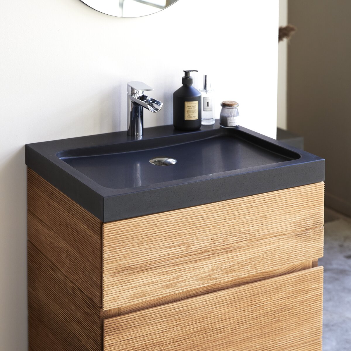 Karl - Mueble de baño en roble macizo y piedra de lava 60 cm Karl - Mueble de baño en roble macizo y piedra de lava 60 cm