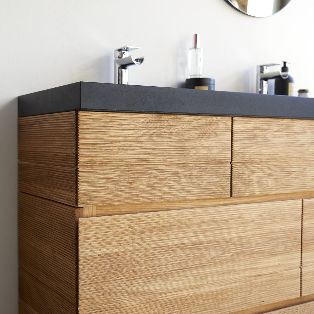 Karl - Mueble de baño en roble macizo y piedra de lava 120 cm Karl - Mueble de baño en roble macizo y piedra de lava 120 cm