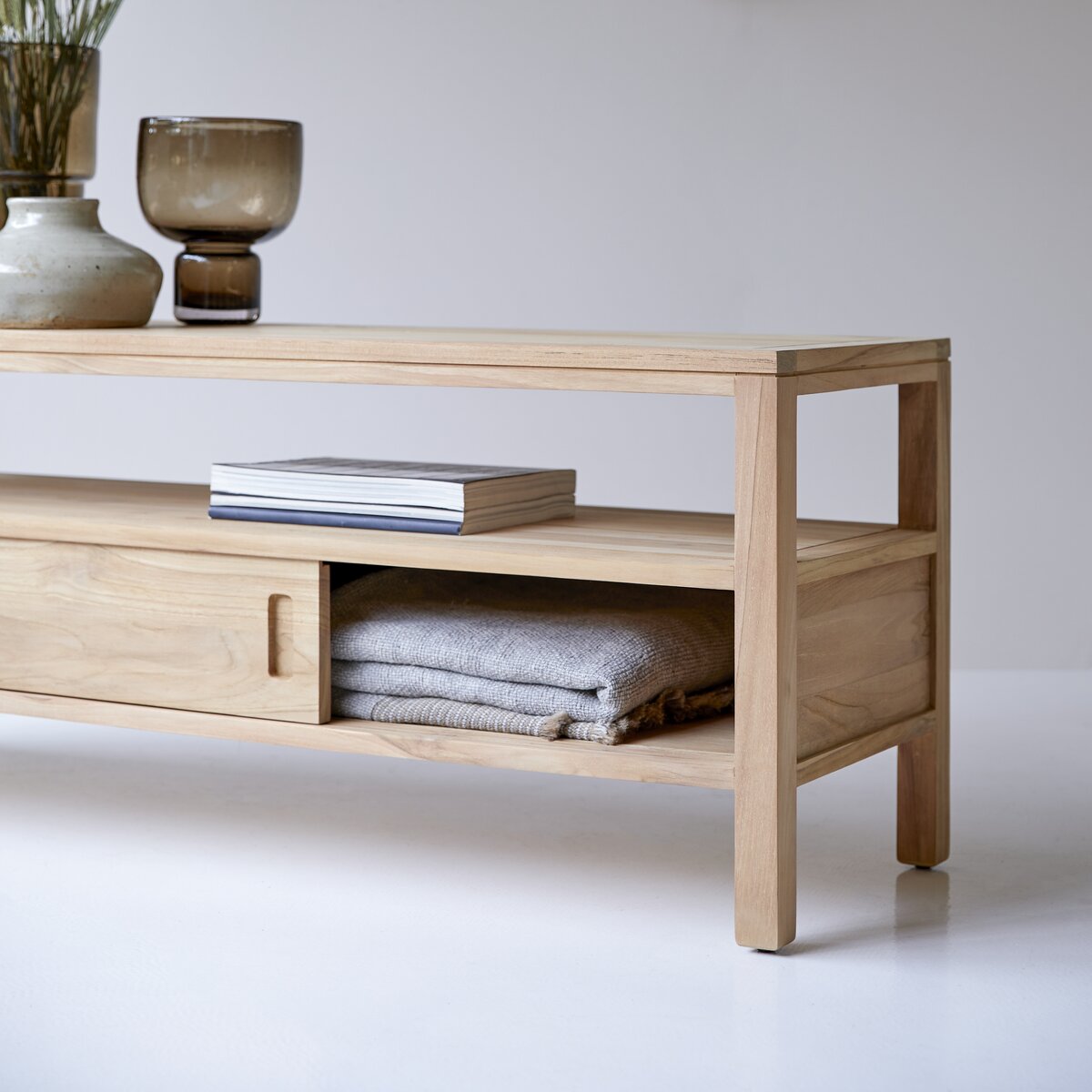 Anton - Meuble TV en teck massif 130 cm Anton - Meuble TV en teck massif 130 cm