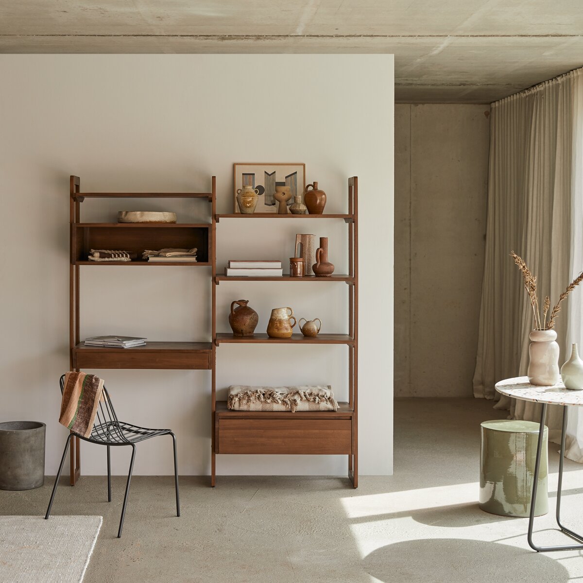 Libreria sottile in teak con piedini