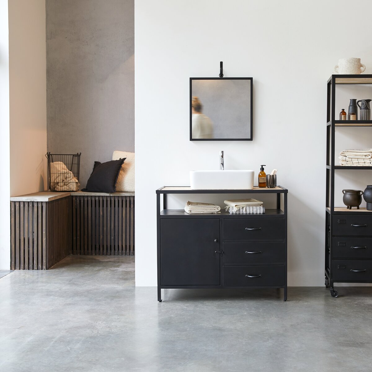 Sottolavabo bagno in legno stile industriale