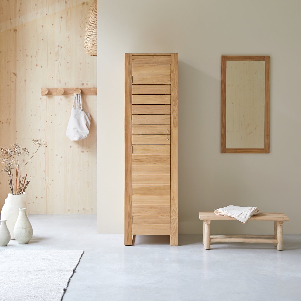 Minimalys - Schmaler Esszimmerschrank aus massivem Teakholz Minimalys - Schmaler Esszimmerschrank aus massivem Teakholz