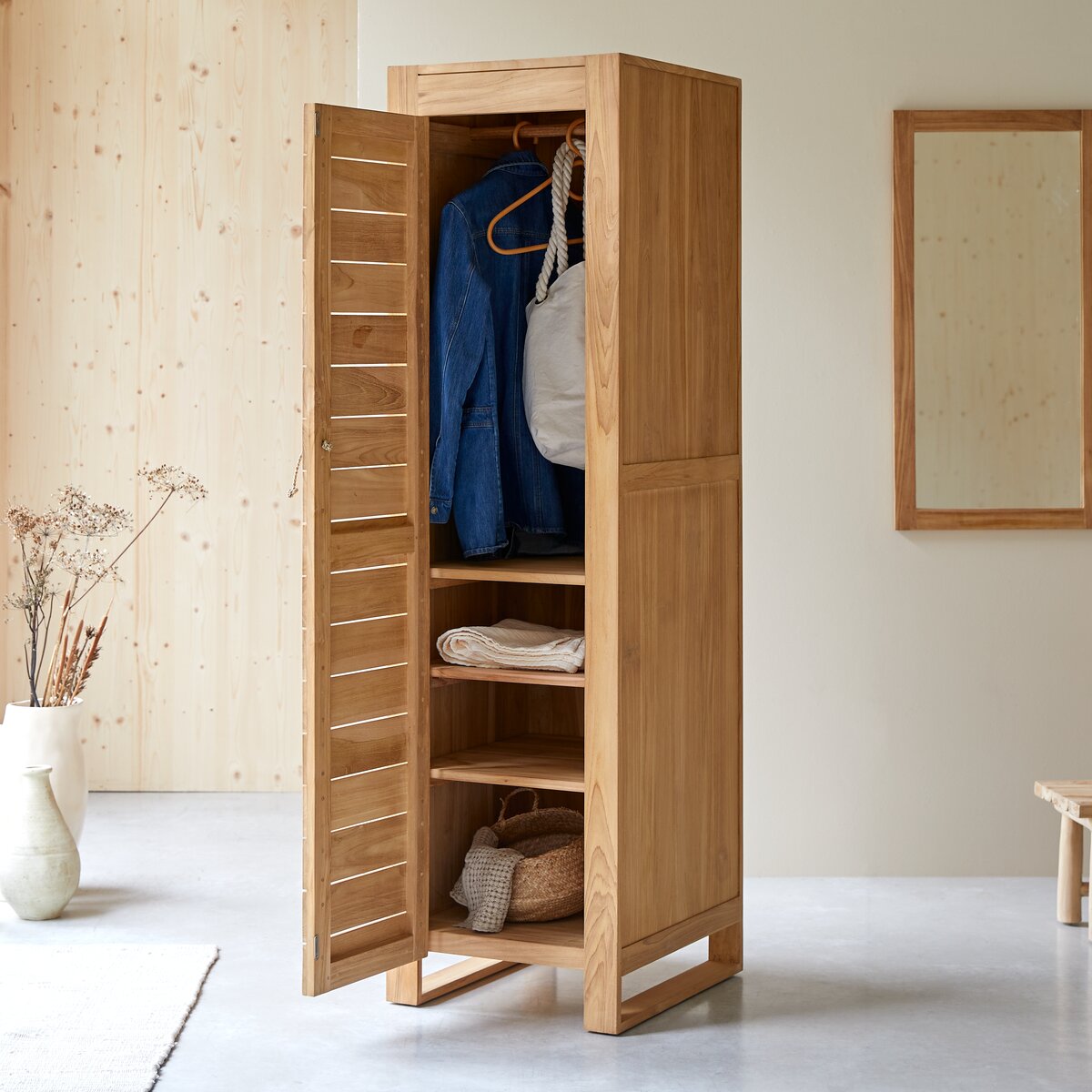 Minimalys - Schmaler Esszimmerschrank aus massivem Teakholz Minimalys - Schmaler Esszimmerschrank aus massivem Teakholz