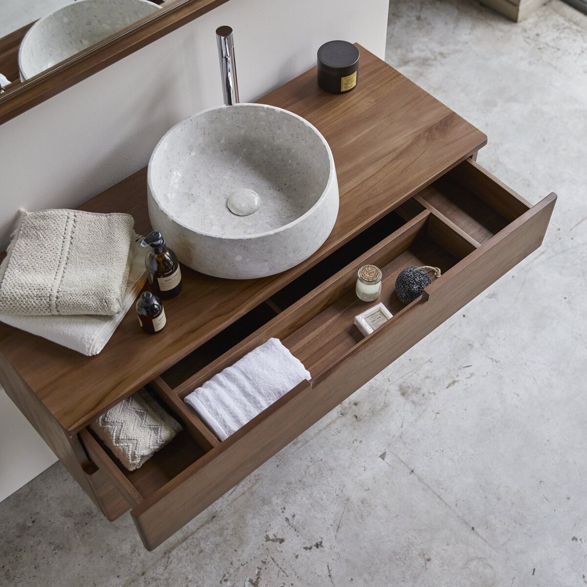 Petit meuble de salle de bain en teck massif DASAR 60cm