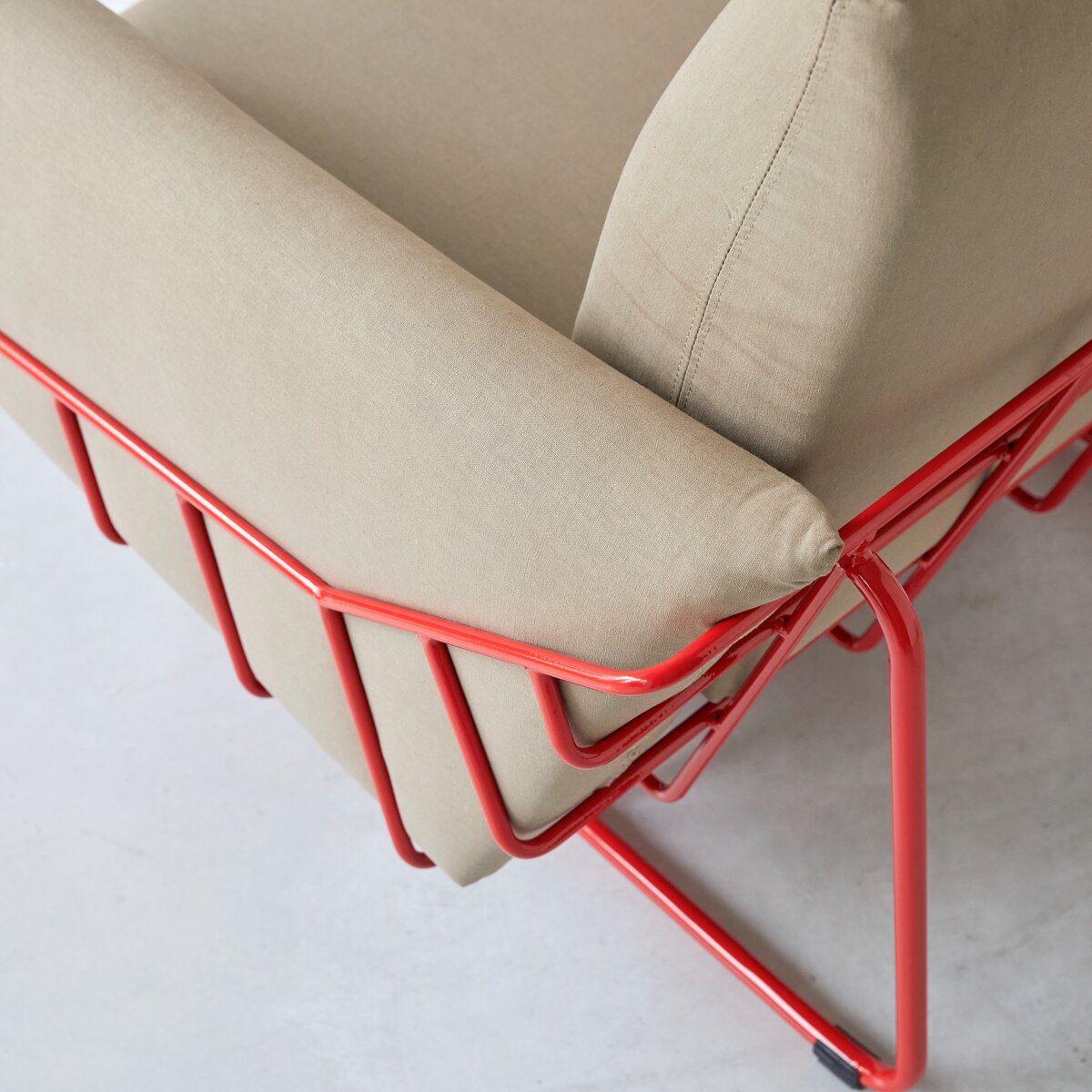 Jonas - Fauteuil en tissu camel Jonas - Fauteuil en tissu camel