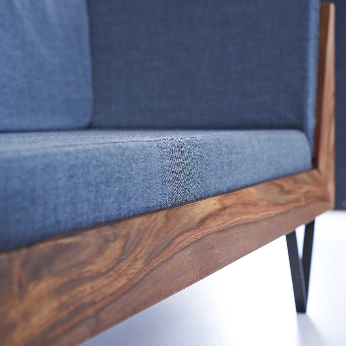 Metric - Sofa aus massives Palisanderholz Metric - Sofa aus massives Palisanderholz