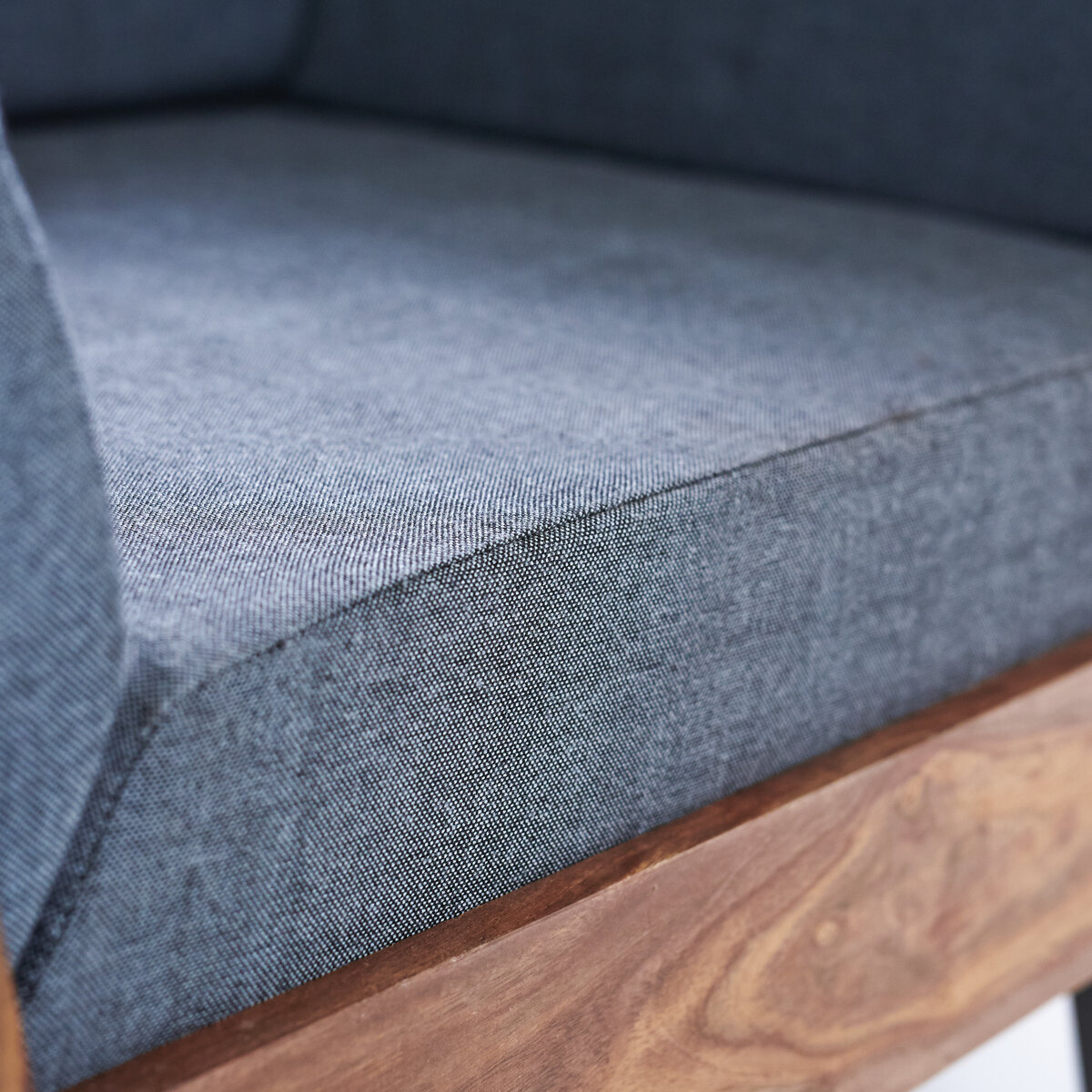 Metric - Fauteuil en palissandre massif et tissu Metric - Fauteuil en palissandre massif et tissu