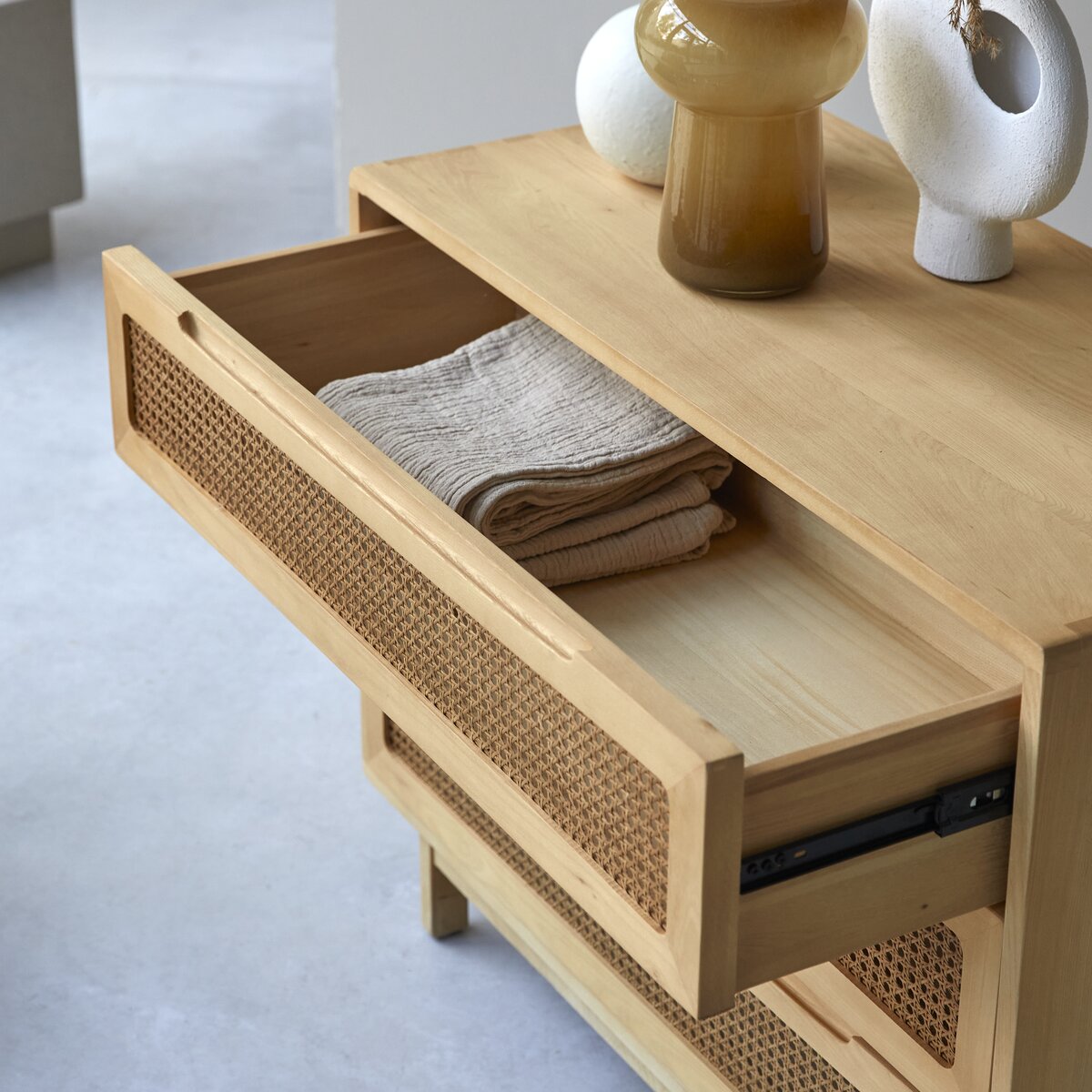 Commode 5 Tiroirs En Bois Et Cannage - Design Moderne Bohème - Dimensions 60x30x91 Cm - Idéale Pour Chambre, Salon, Couloir