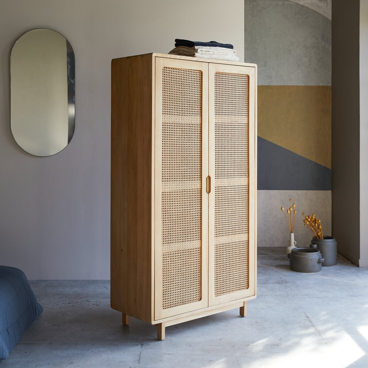 Luis - Armoire en orme massif et cannage Luis - Armoire en orme massif et cannage