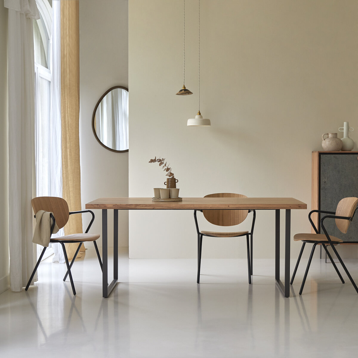 Temis - Solid acacia and metal Table