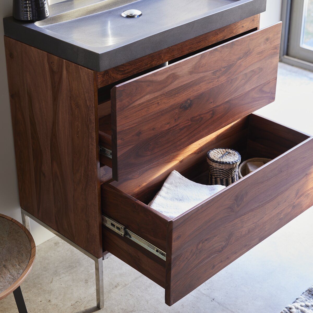 Nova - Mueble de baño en palisandro macizo y piedra de lava 80 cm Nova - Mueble de baño en palisandro macizo y piedra de lava 80 cm
