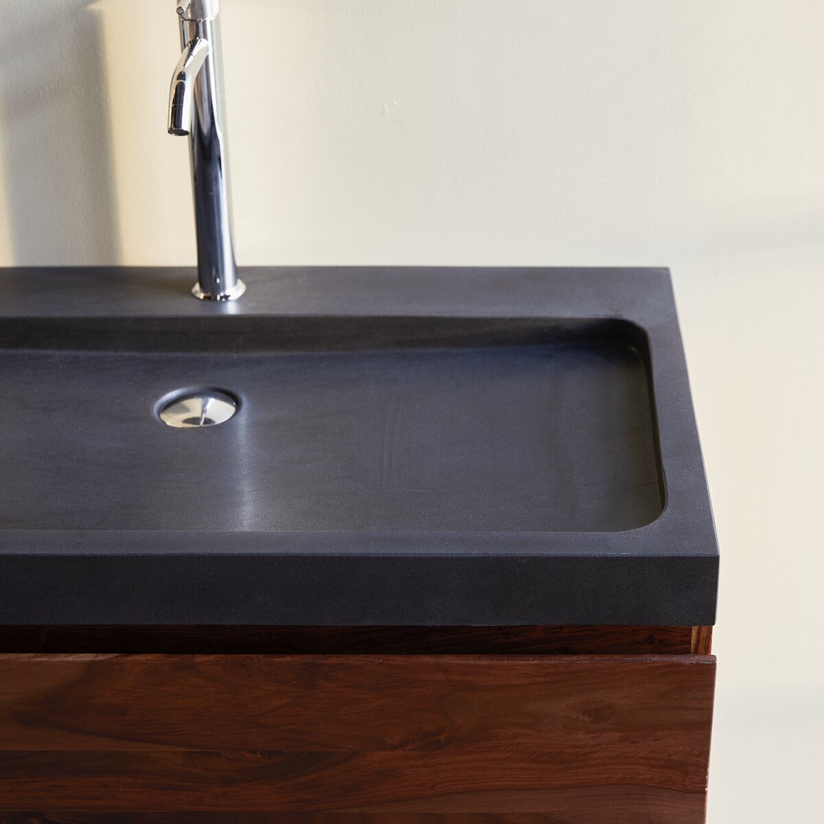 Nova - Mobile per il bagno in palissandro massello e pietra lavica 80 cm Nova - Mobile per il bagno in palissandro massello e pietra lavica 80 cm