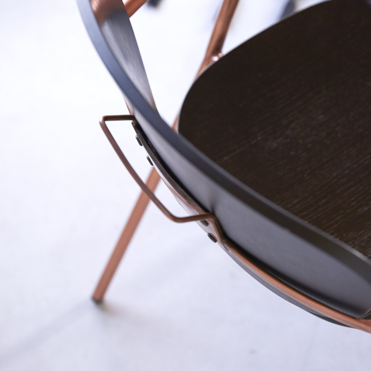 Ada - Silla en roble y metal copper Ada - Silla en roble y metal copper