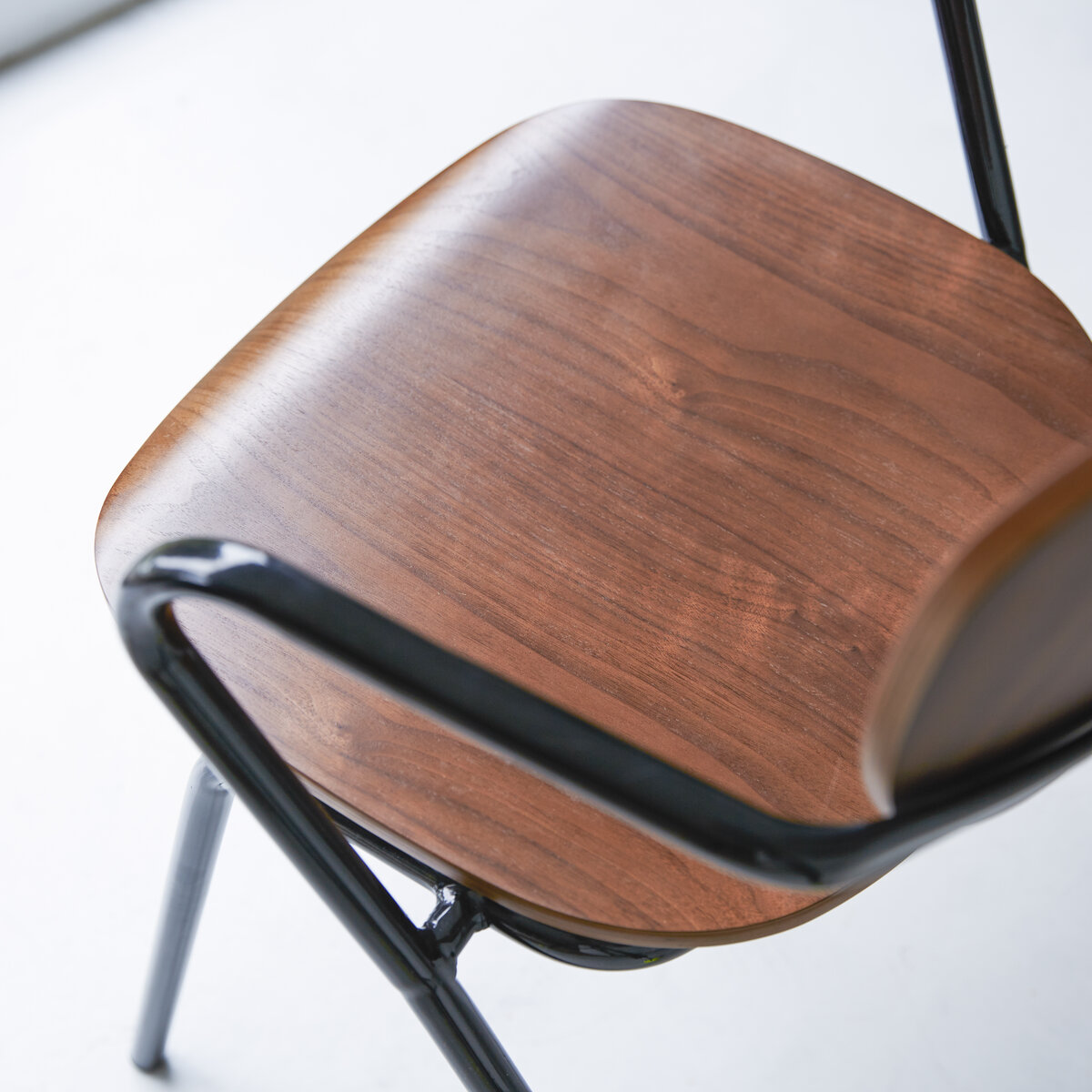 Ada - Chaise en noyer et métal Ada - Chaise en noyer et métal