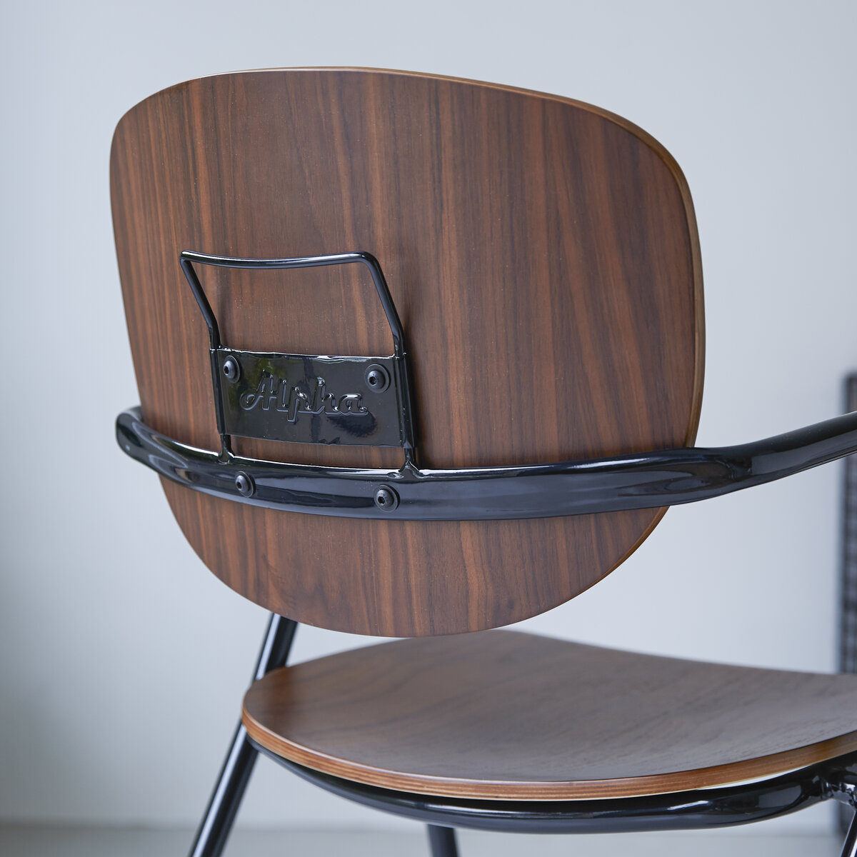 Ada - Chaise en noyer et métal Ada - Chaise en noyer et métal