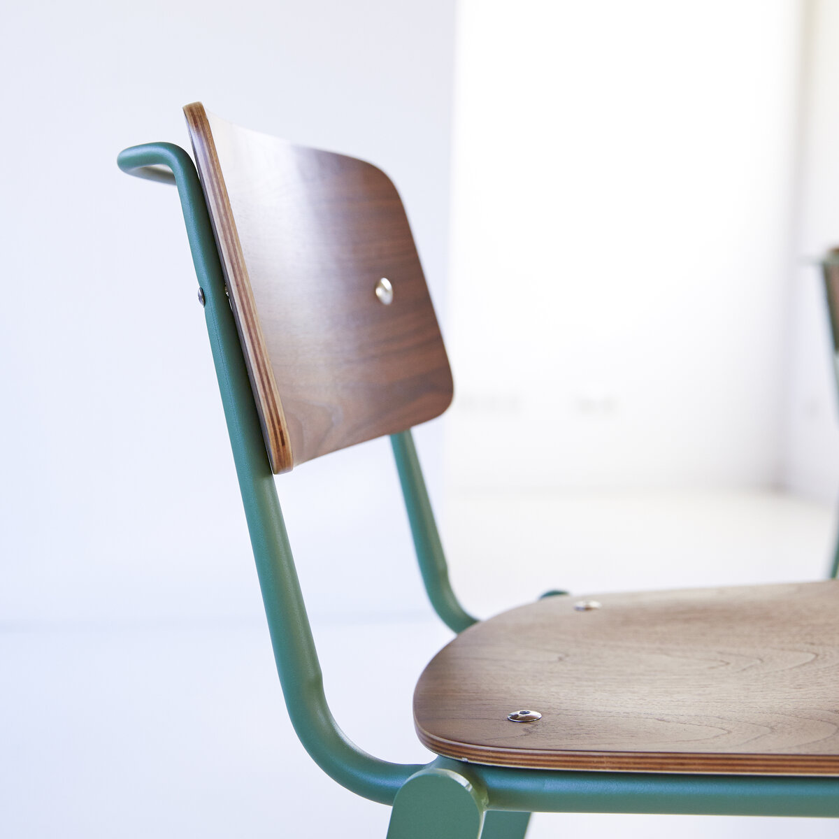 Mio - Chaise en noyer et métal lichen Mio - Chaise en noyer et métal lichen
