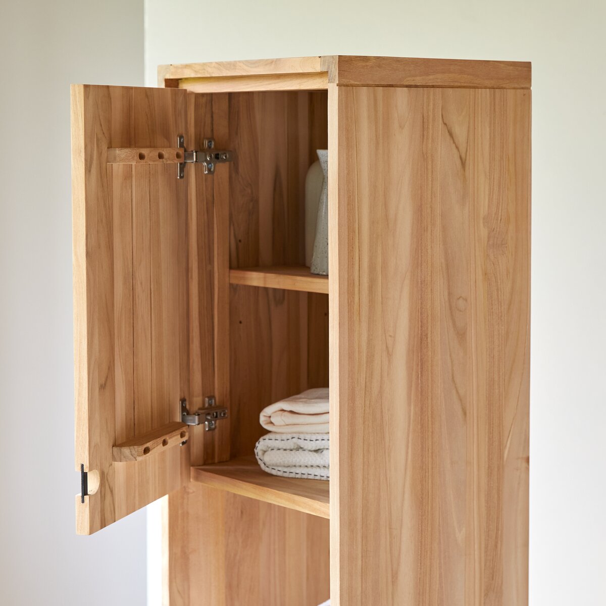 Jonàk - Hochschrank aus massivem Teakholz Jonàk - Hochschrank aus massivem Teakholz