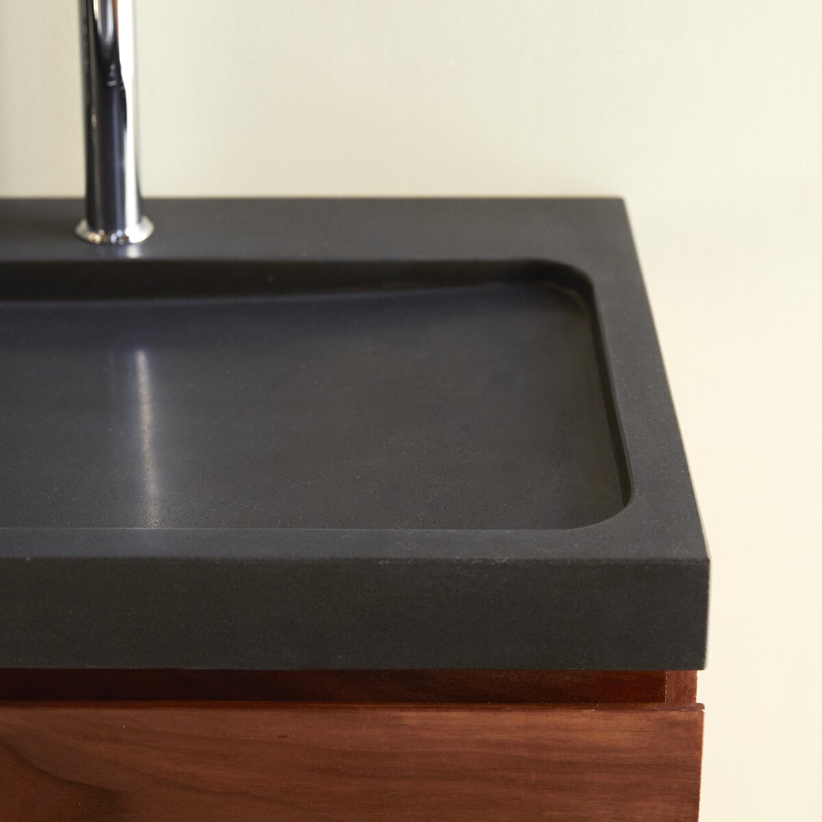 Nova - Mueble de baño en palisandro macizo y piedra de lava 120 cm Nova - Mueble de baño en palisandro macizo y piedra de lava 120 cm