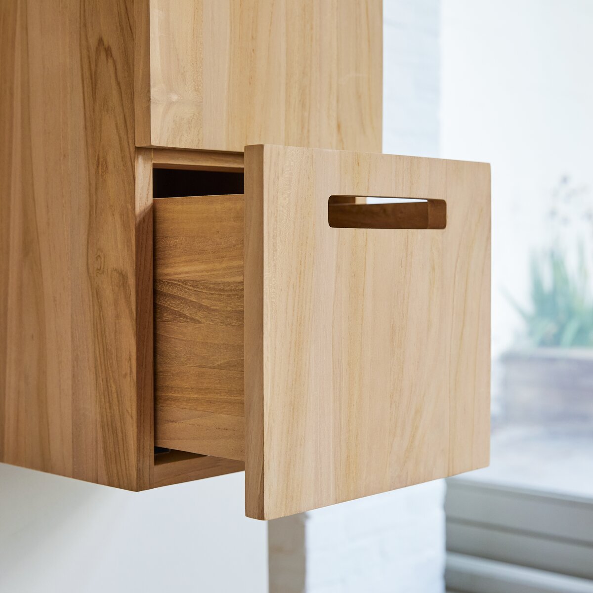 Line - Hochschrank aus massivem Teakholz Line - Hochschrank aus massivem Teakholz