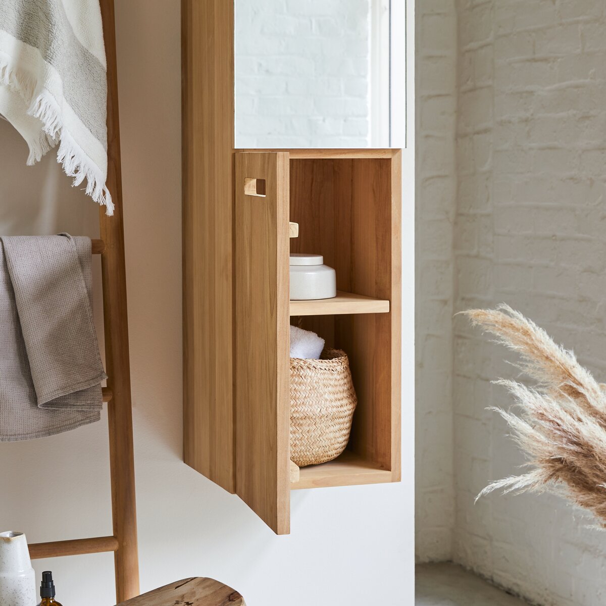 Line - Hochschrank mit Spiegel aus massivem Teak Line - Hochschrank mit Spiegel aus massivem Teak