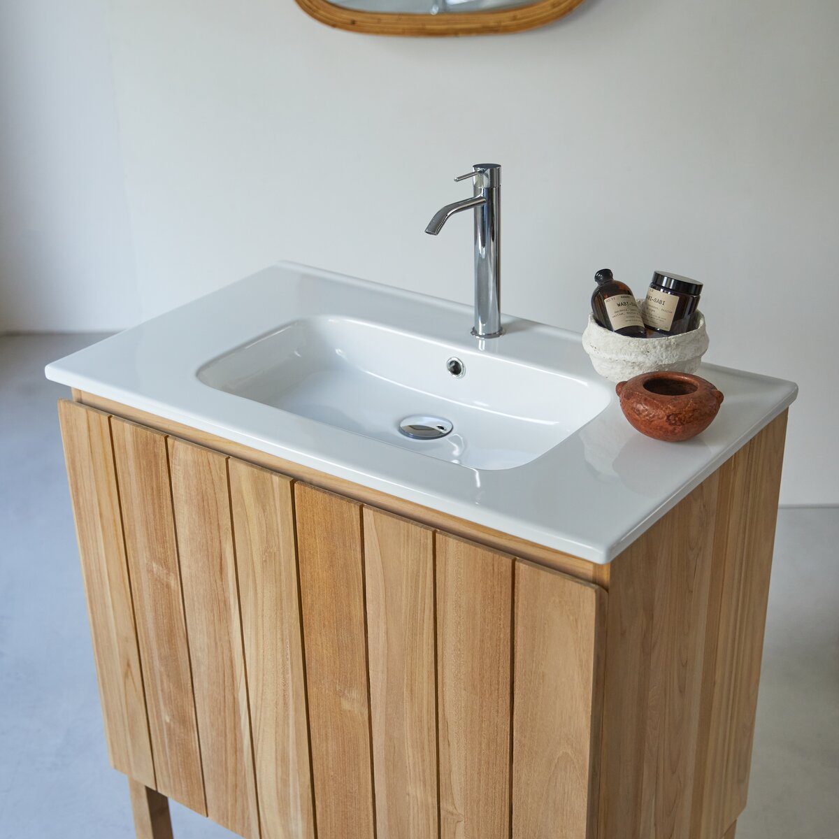 Soft 10, mobile da bagno con lavabo in ceramica e specchiera con applique  di Legnobagno