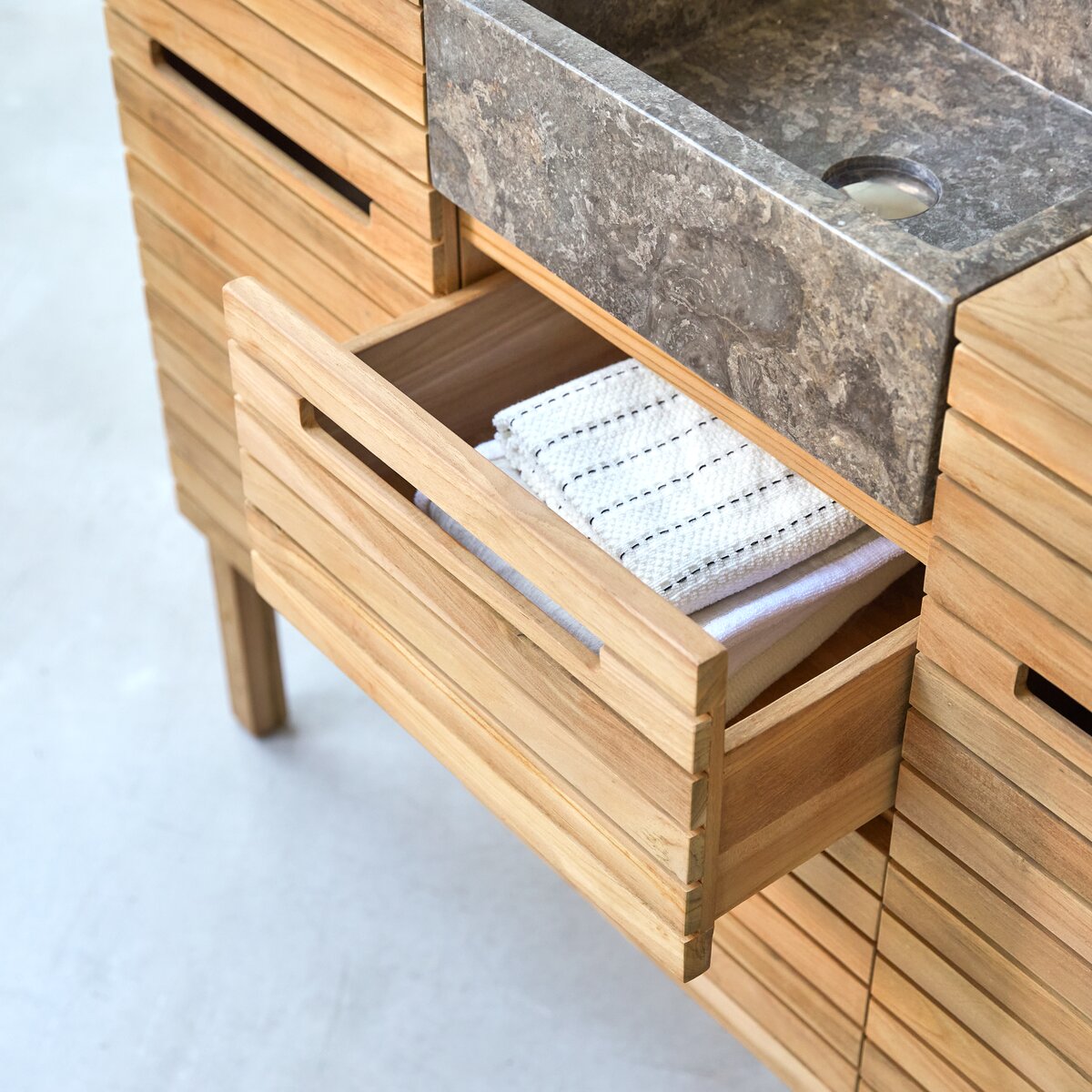 Slats - Badezimmermöbel aus massivem Teakholz und Marmor 125 cm Slats - Badezimmermöbel aus massivem Teakholz und Marmor 125 cm