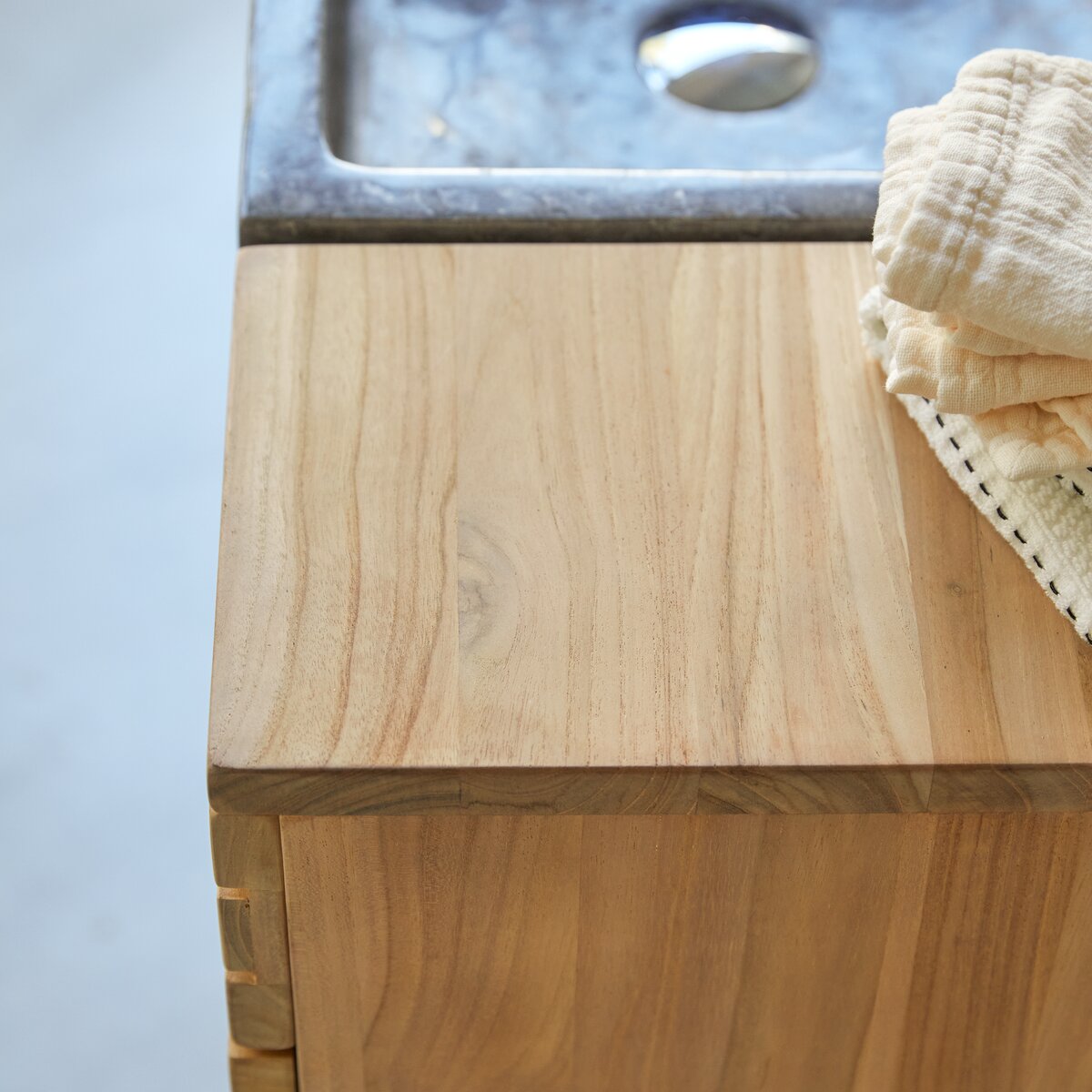 Slats - Badezimmermöbel aus massivem Teakholz und Marmor 150 cm Slats - Badezimmermöbel aus massivem Teakholz und Marmor 150 cm