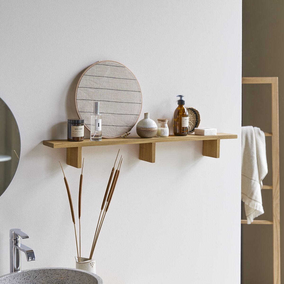 horizontales badregal aus massivem teak - badezimmer / wandregal
