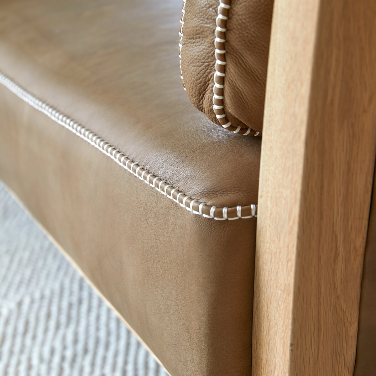 Comoc - Sofa aus massivem Eichenholz und Leder Cheyenne Comoc - Sofa aus massivem Eichenholz und Leder Cheyenne