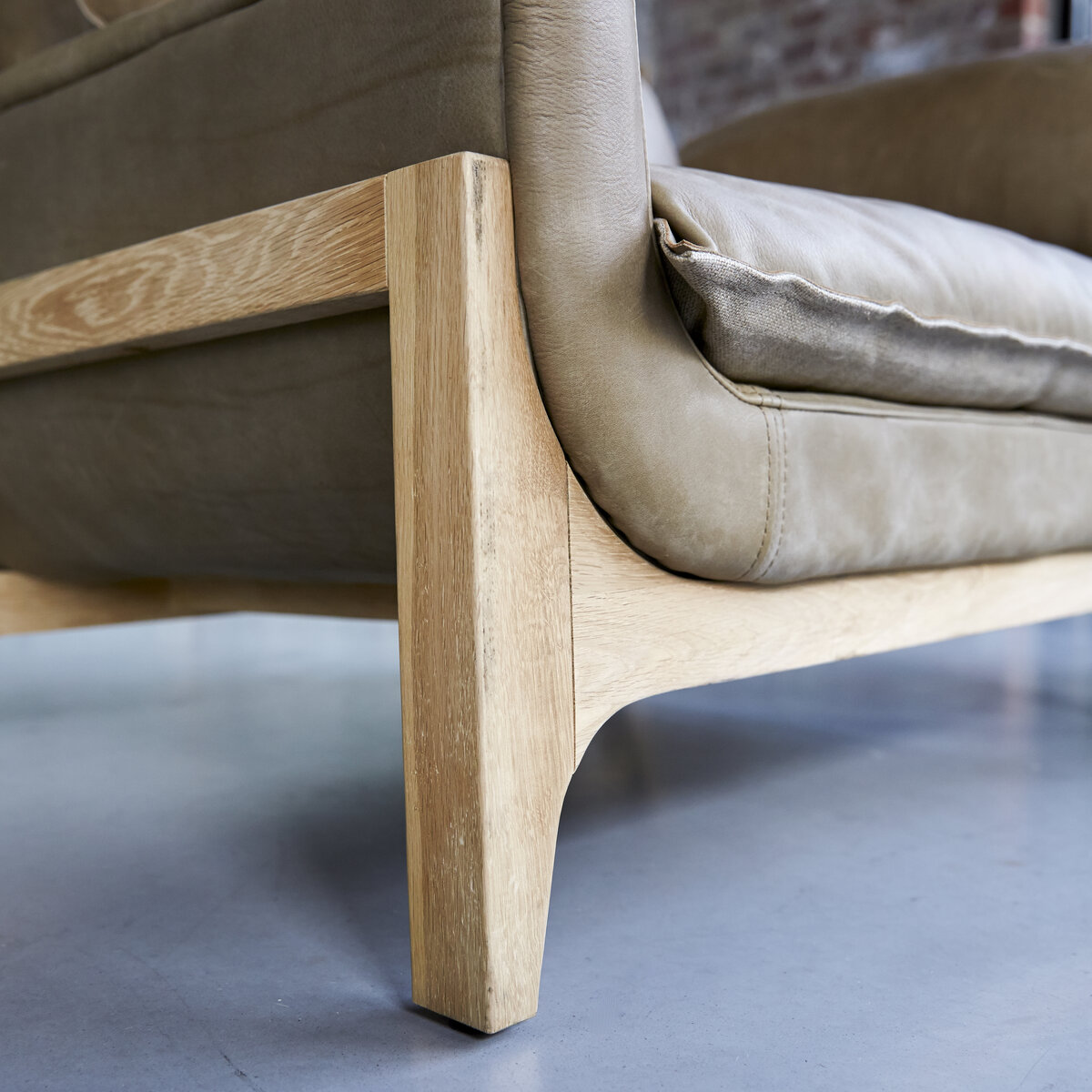 Woodnest - Fauteuil en chêne massif et cuir Cheyenne Woodnest - Fauteuil en chêne massif et cuir Cheyenne