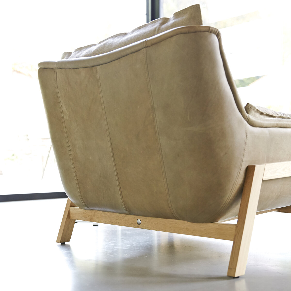 Woodnest - Fauteuil en chêne massif et cuir Cheyenne Woodnest - Fauteuil en chêne massif et cuir Cheyenne