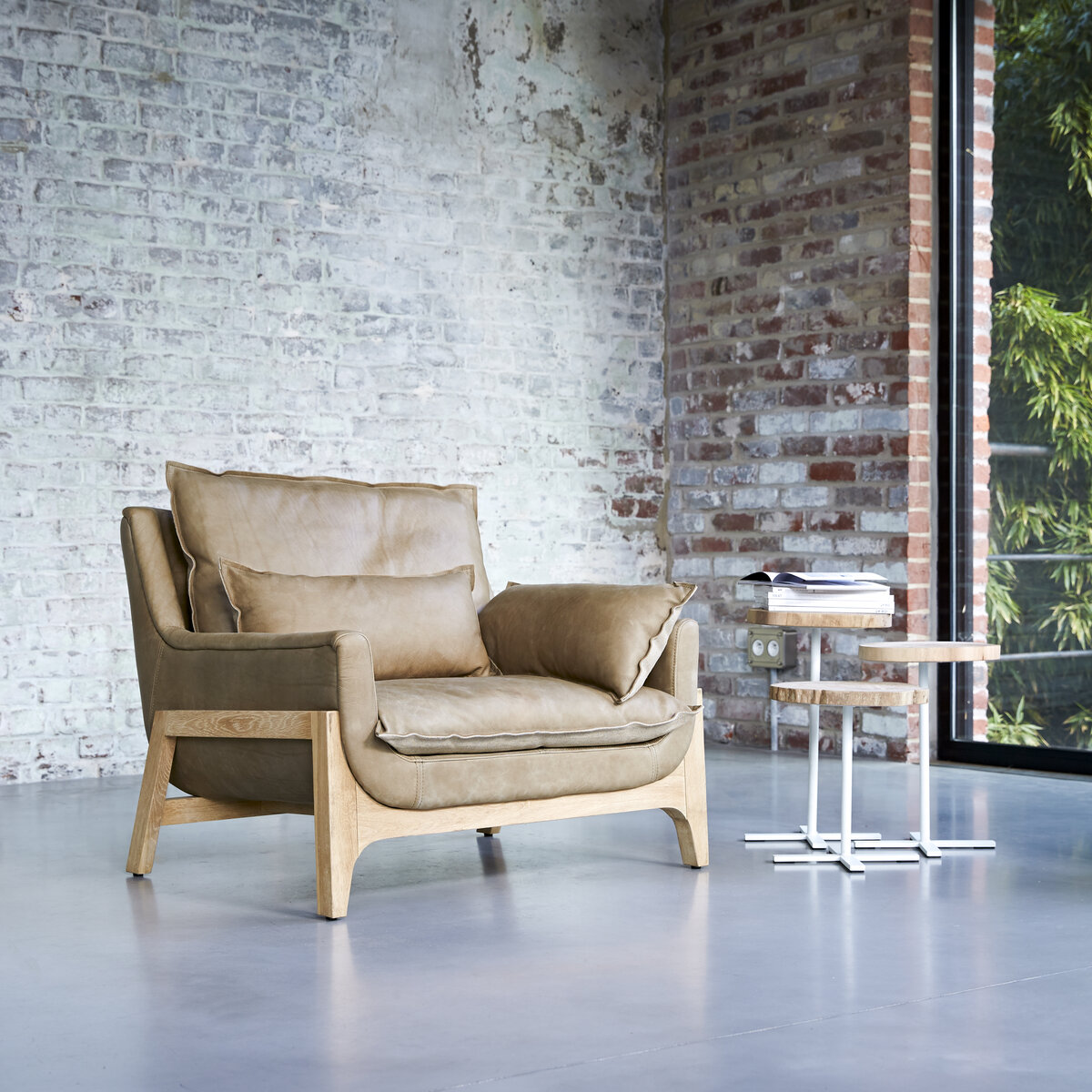 Woodnest - Fauteuil en chêne massif et cuir Cheyenne Woodnest - Fauteuil en chêne massif et cuir Cheyenne