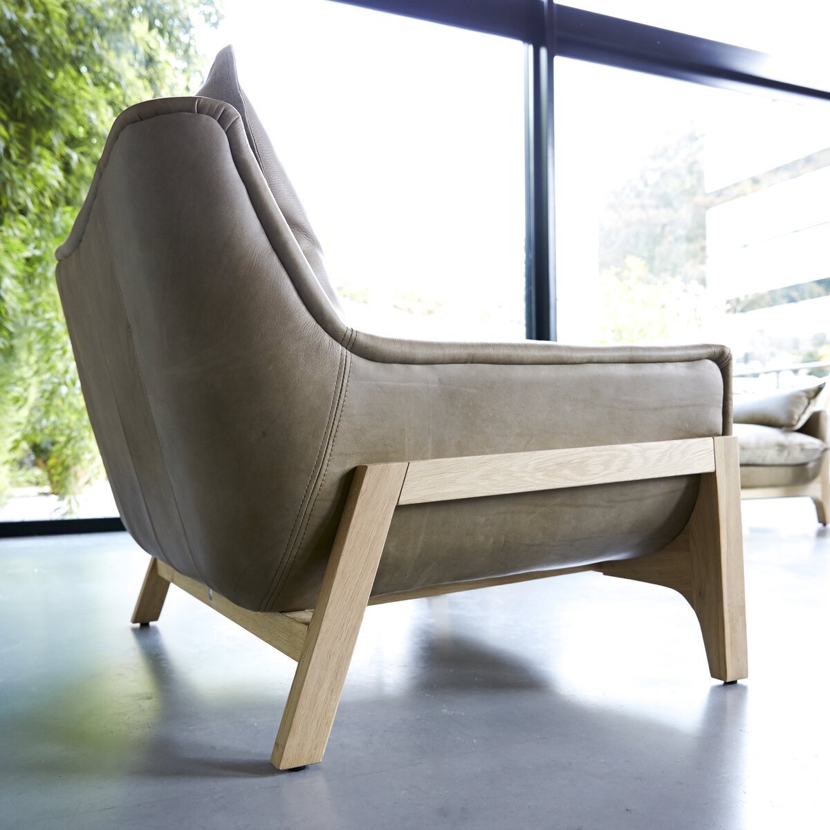 Woodnest - Fauteuil en chêne massif et cuir Cheyenne Woodnest - Fauteuil en chêne massif et cuir Cheyenne