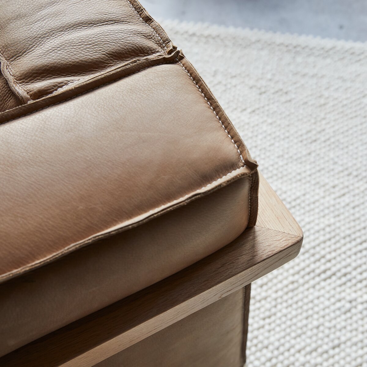 Cobbelwood - Sillón en roble macizo y cuero Cheyenne Cobbelwood - Sillón en roble macizo y cuero Cheyenne