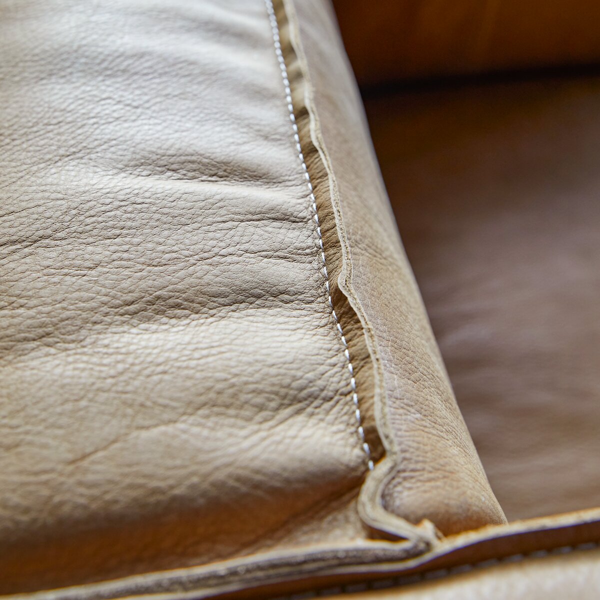 Cobbelwood - Sillón en roble macizo y cuero Cheyenne Cobbelwood - Sillón en roble macizo y cuero Cheyenne